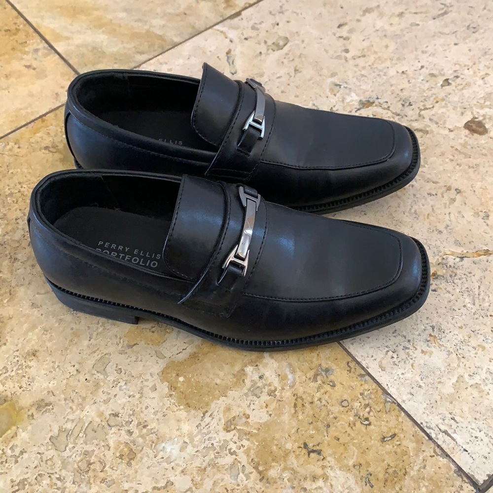 Boy’s shoes Perry Ellis size 3